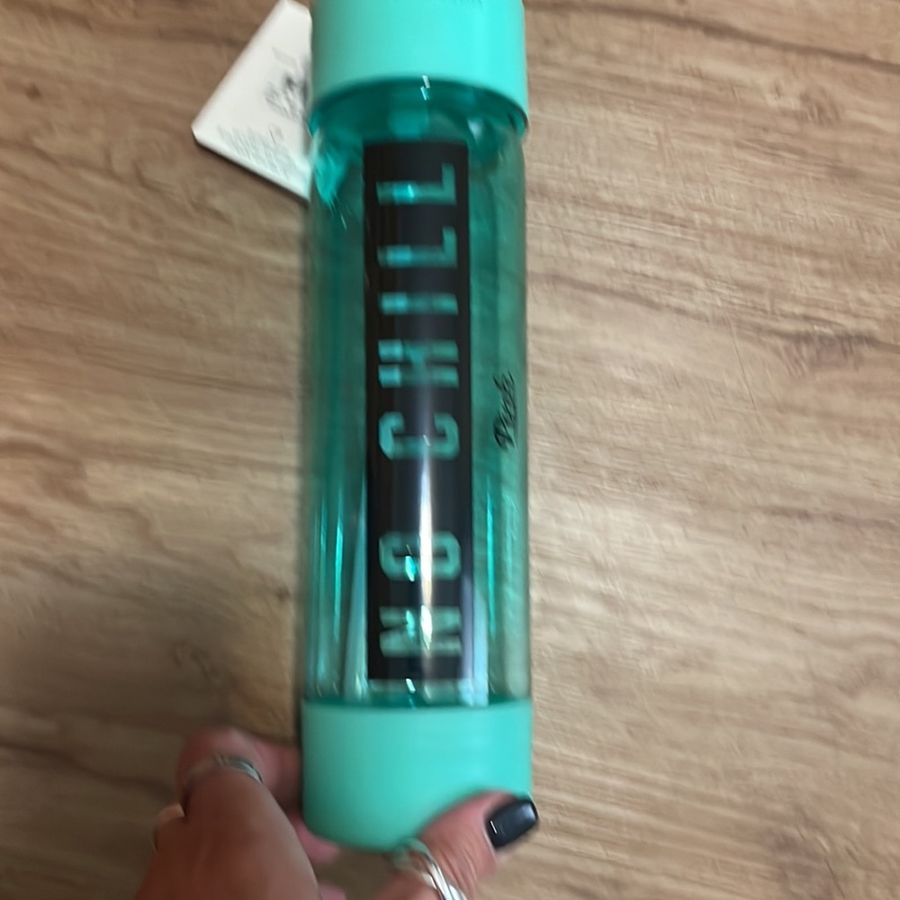 COPY - 2 new VSPink water bottles with tags never used one came with VSPink sun… - Picture 3 of 7